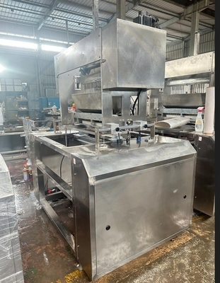 Depositatie van een automatische snoepmachine voor de productie van gele lollypop gummy snoep
