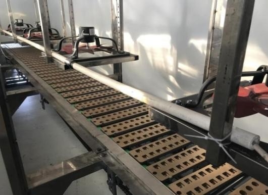 Semi-automatische machine voor het gieten van zachte en harde snoep